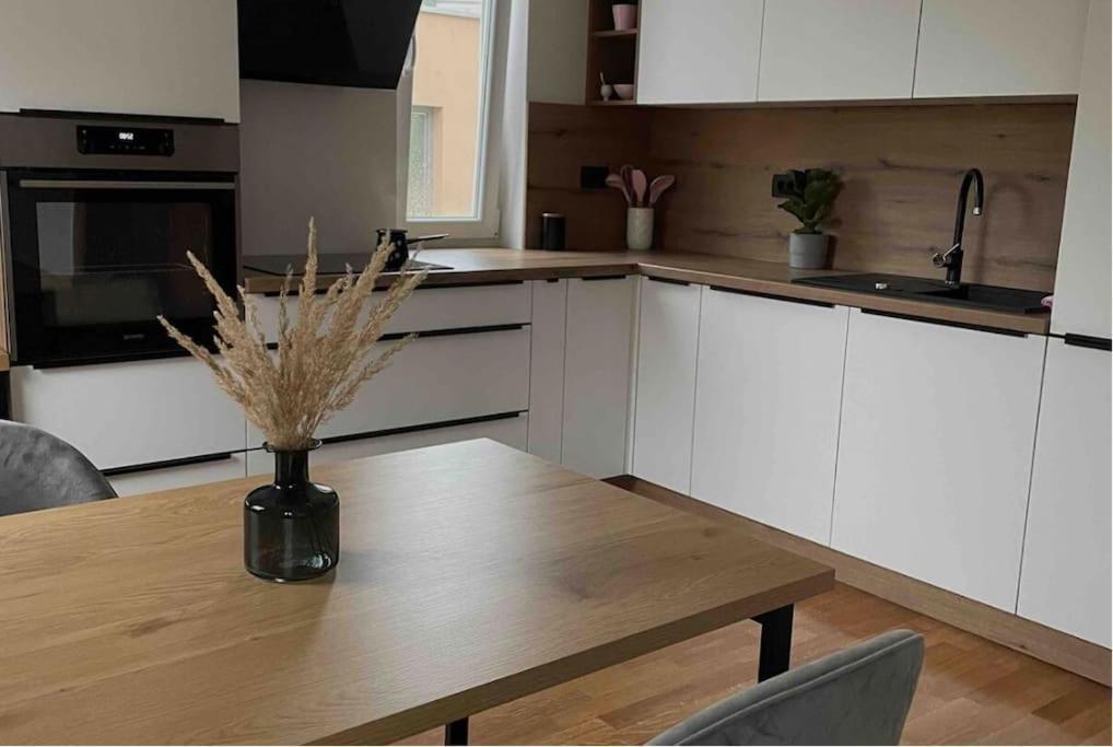 Mely Rose Apartment Любляна Екстериор снимка