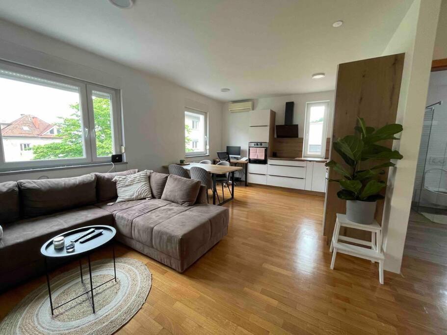Mely Rose Apartment Любляна Екстериор снимка
